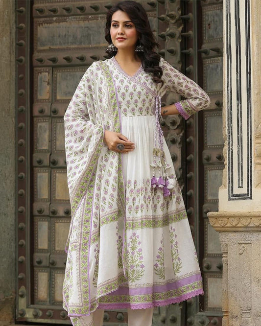 White Majesty: Lace & Tassel Detailed Cotton Kurta Set