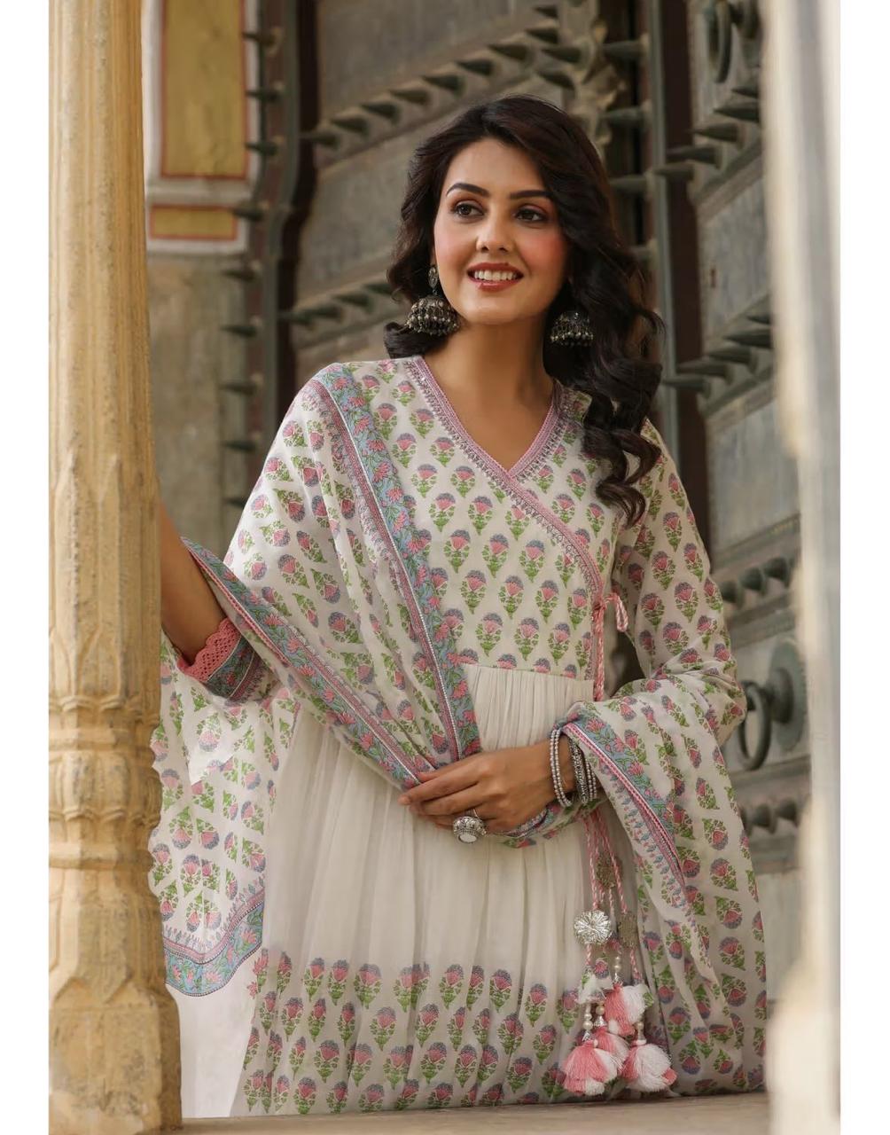 White Majesty: Lace & Tassel Detailed Cotton Kurta Set