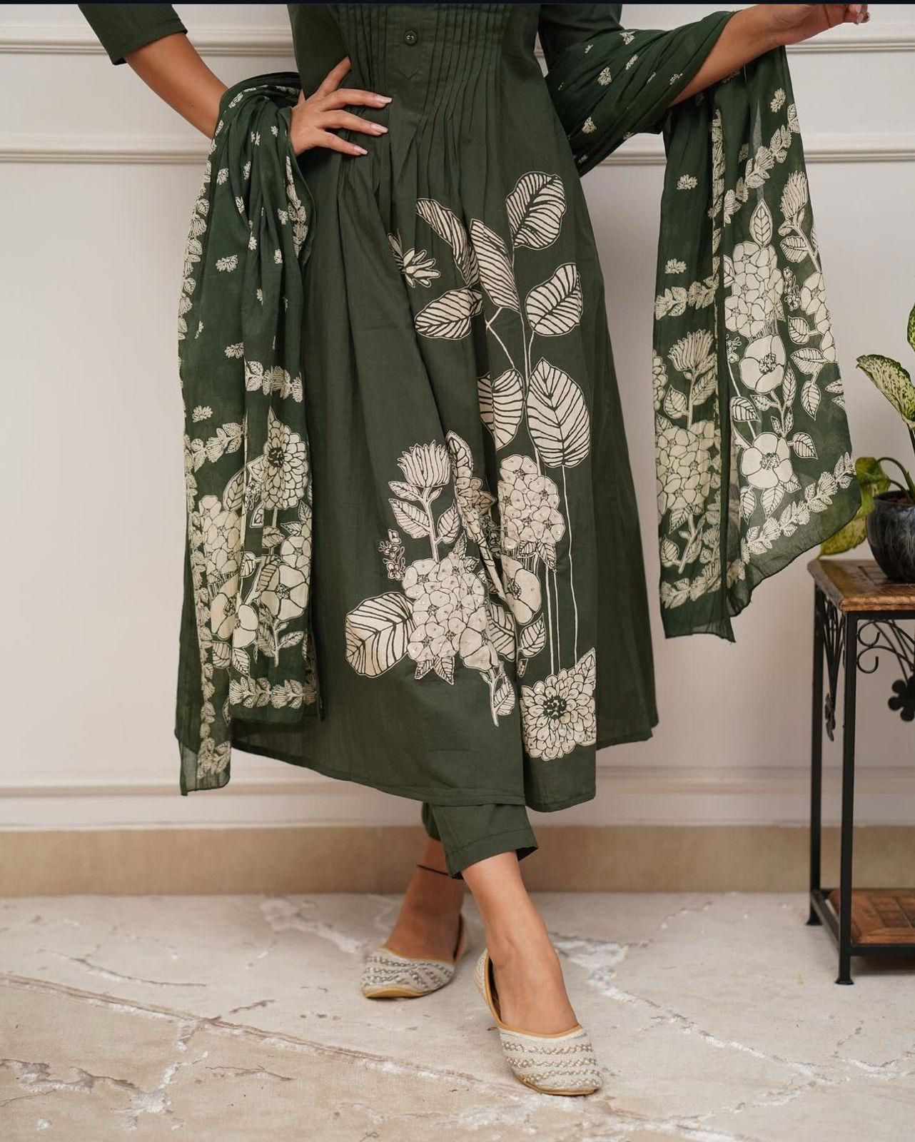 Green Serenity: Cotton Kurta Set with Mulmul Dupatta