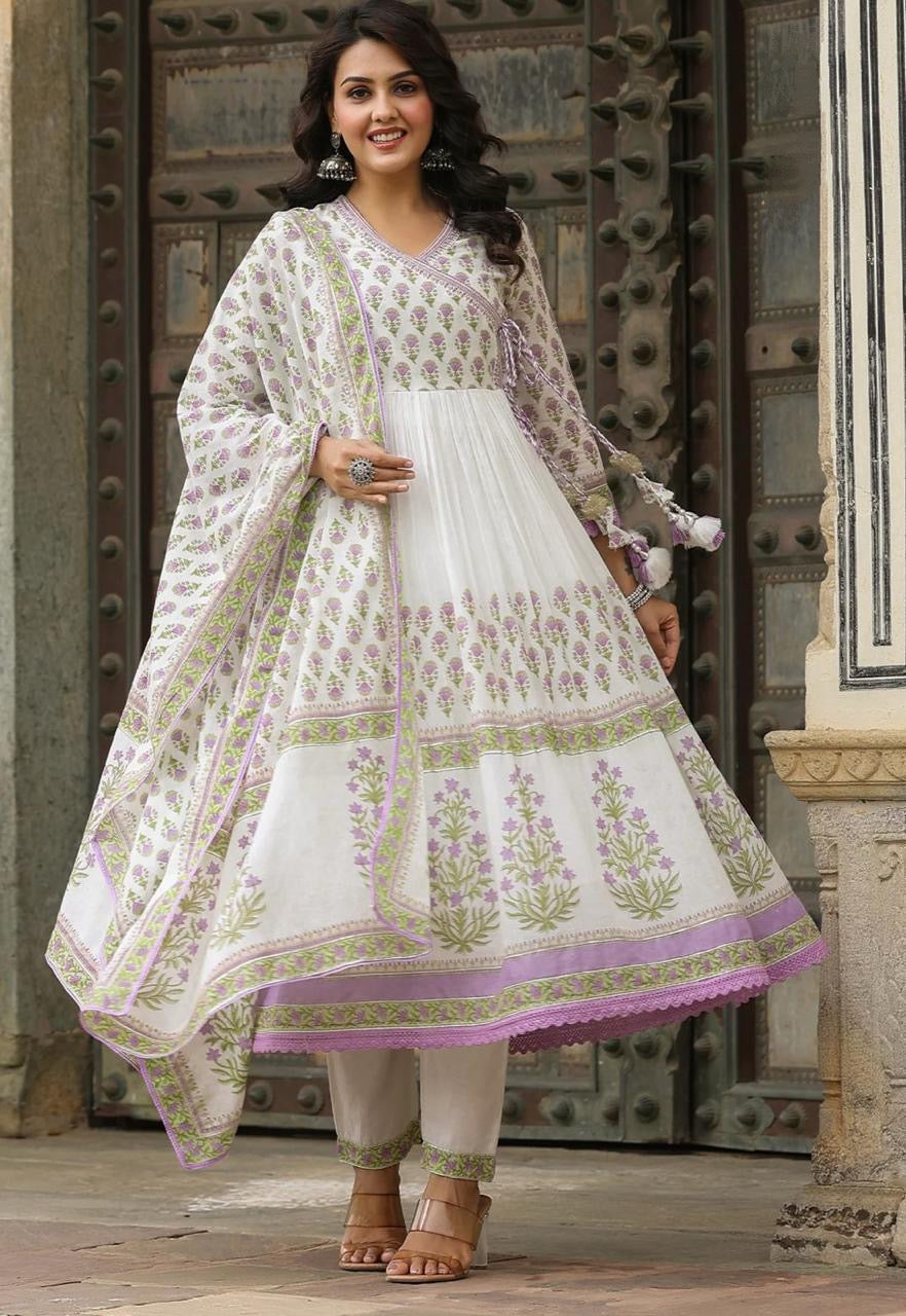 White Majesty: Lace & Tassel Detailed Cotton Kurta Set