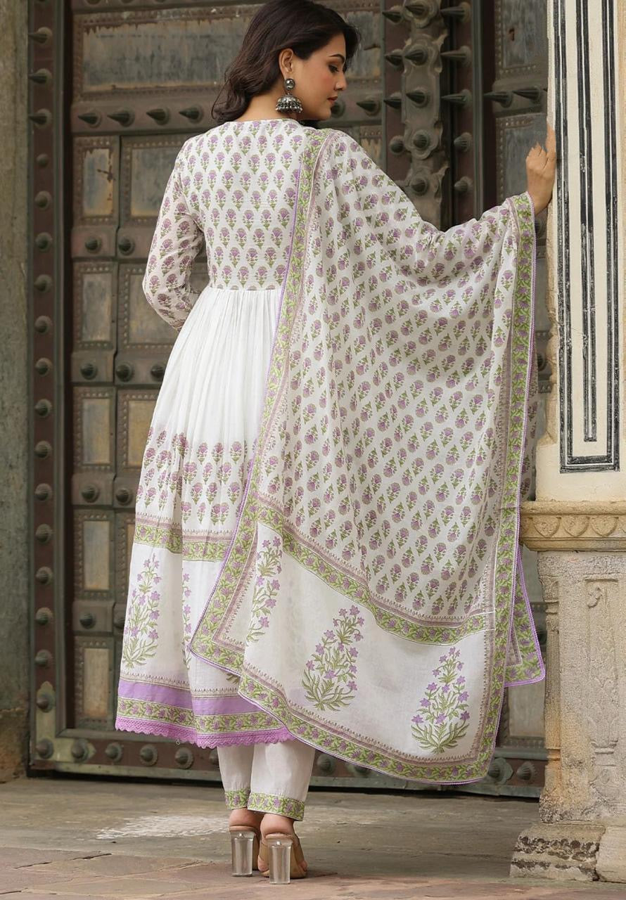 White Majesty: Lace & Tassel Detailed Cotton Kurta Set