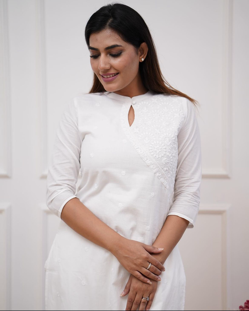 White Elegance: Embroidered Cotton Kurta Set